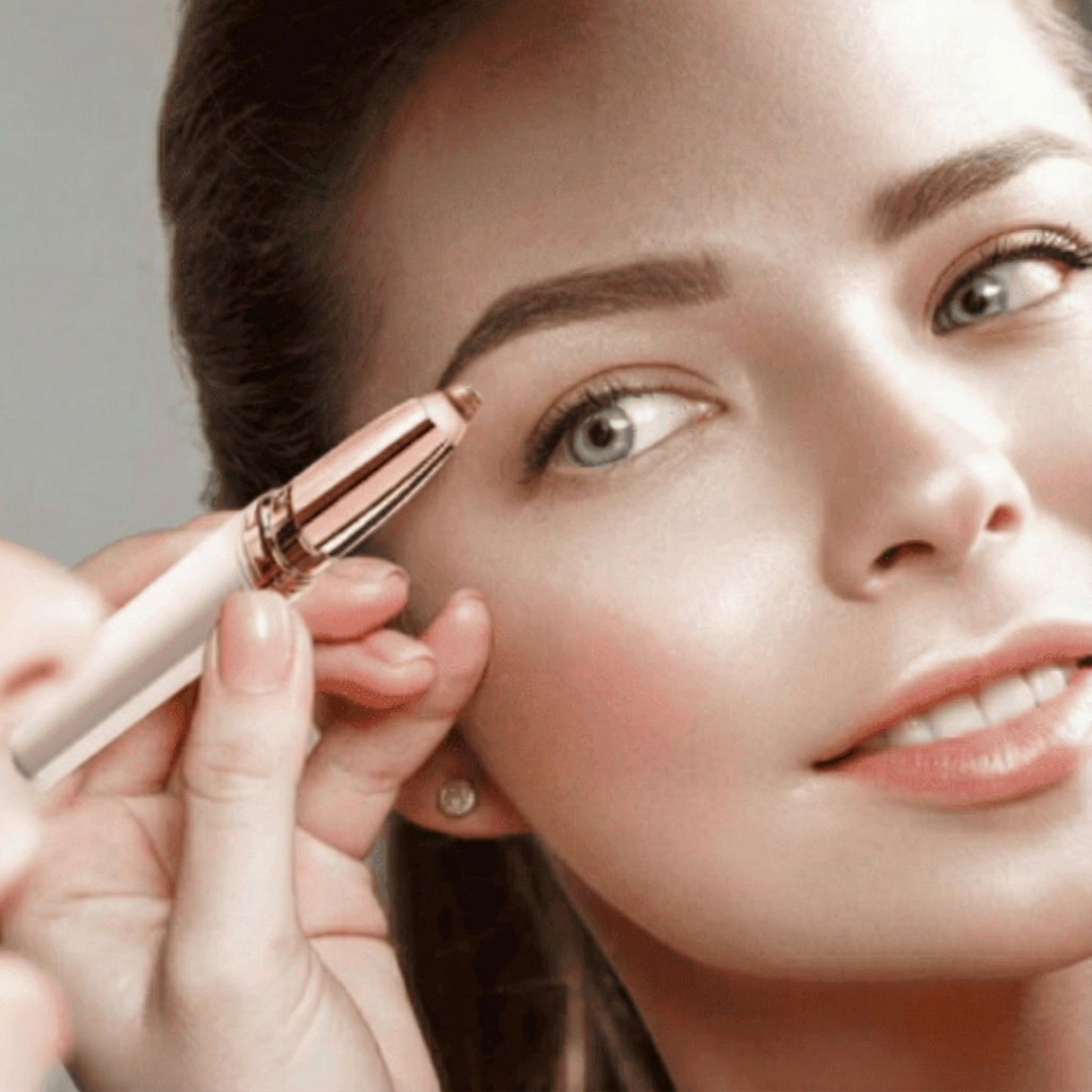 ✨ Épilateur à Sourcils Portatif – Précis, Indolore